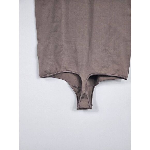 Skims Essential bodysuit Nwot - Picture 7 of 9